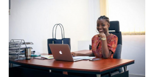 Ghana : Stéphanie Ode Wilson,22ans, Fondatrice et CEO de deux entreprises,immobilière et technologique