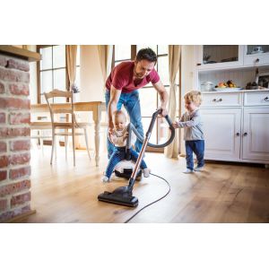 Tâches domestiques : l’égalité progresse dans les jeunes couples