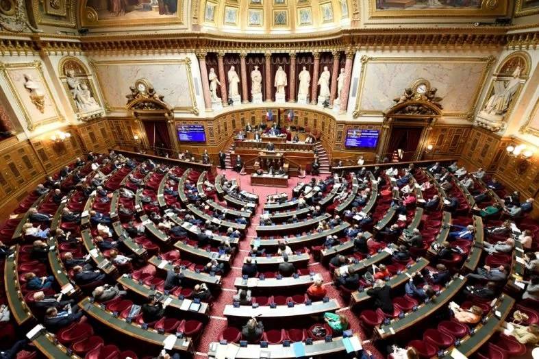 FRANCE: Parité en entreprise: feu vert du Sénat à des quotas aux postes de direction