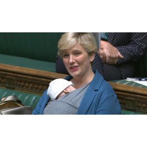 Au Parlement avec son bébé : le rappel à l'ordre d'une députée britannique crée le débat