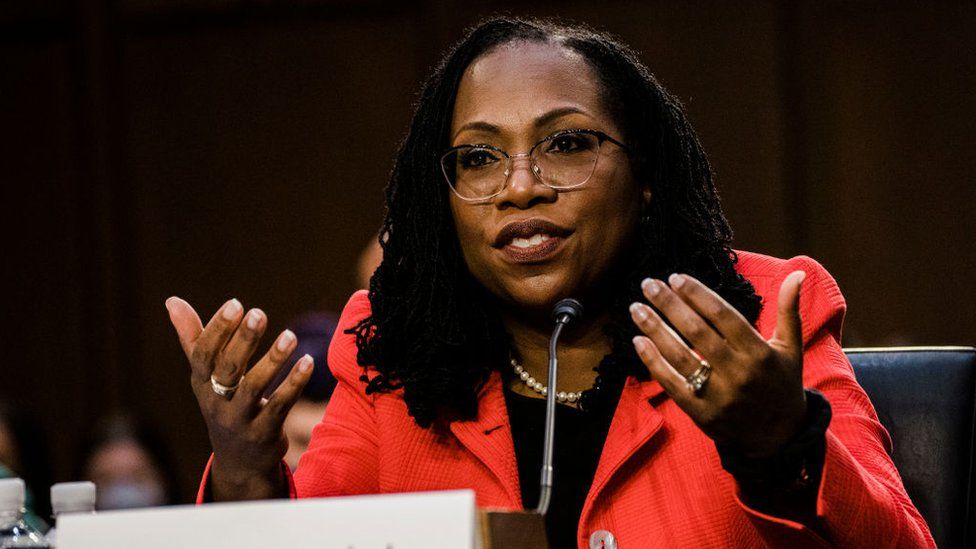 États-Unis : Ketanji Brown Jackson, la première femme noire aux portes de la Cour suprême