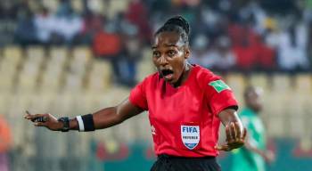 Football: la Rwandaise Salima Mukansanga première africaine arbitre en Coupe du monde