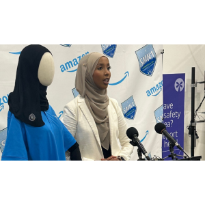 Etats-Unis : Amazon crée son premier hijab d’entreprise pour favoriser l’inclusion des femmes musulmanes