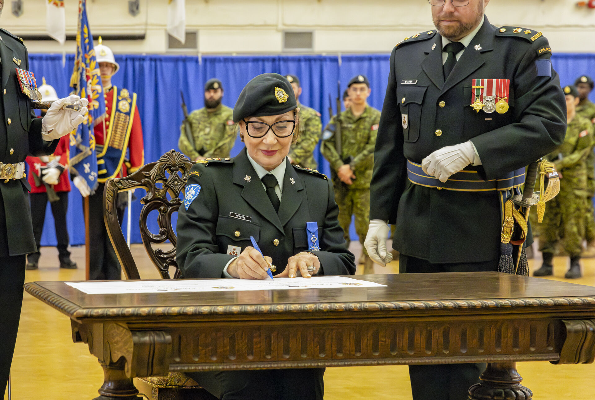 Daniel HENKEL nommée Lieutenante-Colonelle Honoraire du Régiment De Maisonneuve des Forces Armées Canadiennes  