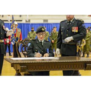 Daniel HENKEL nommée Lieutenante-Colonelle Honoraire du Régiment De Maisonneuve des Forces Armées Canadiennes  