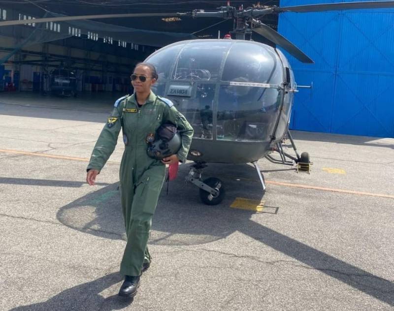 Lalarisoa Ginna RAELINIRINA, première femme pilote d’hélicoptère au sein de l’armée de l’air de Madagascar 