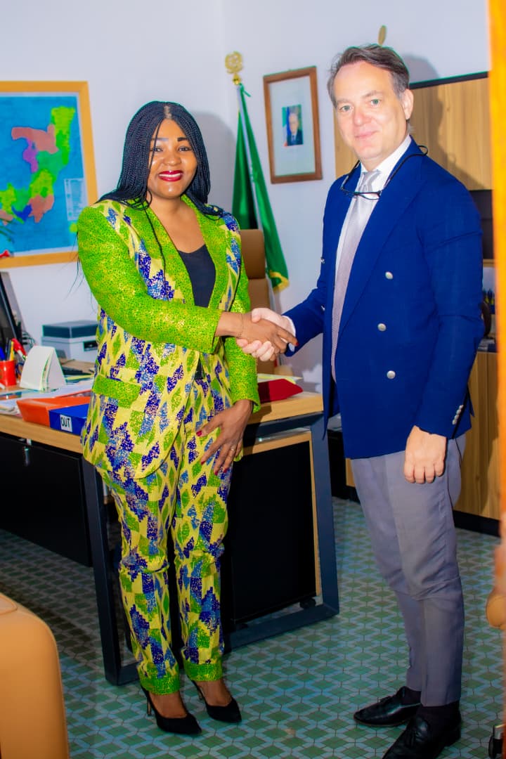Congo Brazzaville : Madame Bel Lauretta TENE, Associée Directrice Générale du Cabinet Afrique RSE Congo, Patronne du média Dirigeantes, leadership au féminin reçue en audience par son Excellence Monsieur ENRICO NUNZIATA, Ambassadeur de l’Italie au Congo.