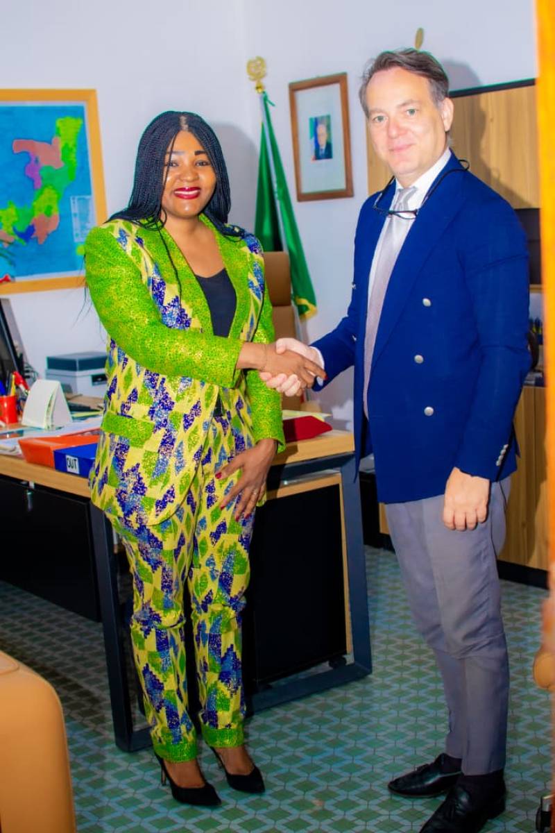 Congo Brazzaville : Madame Bel Lauretta TENE, Associée Directrice Générale du Cabinet Afrique RSE Congo, Patronne du média Dirigeantes, leadership au féminin reçue en audience par son Excellence Monsieur ENRICO NUNZIATA, Ambassadeur de l’Italie au Congo.